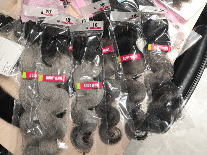 Bandes de tissages brésiliens à effet racines vendues par lots de 2/3 ou 4 en cheveux naturels ondulés et gris