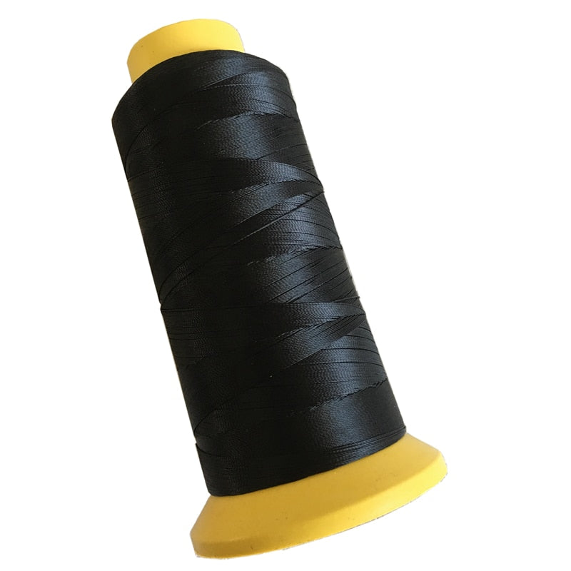 Bobine de fil (1500 mètres) en polyester très résistant offerte avec une aiguille incurvée 6,5 cm C